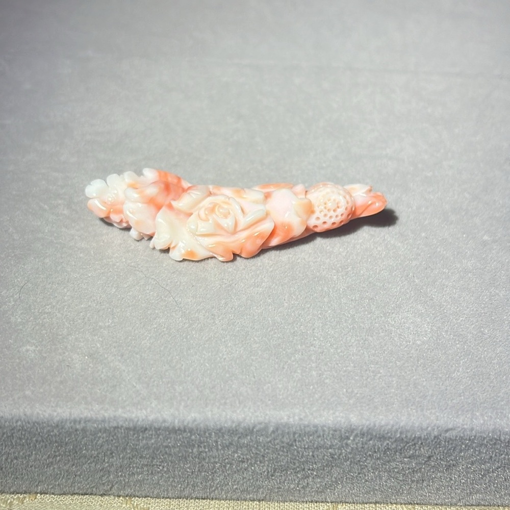 Vintage large hand carved angel skin coral bead for pendant or brooch 14 grams - Picture 4 of 10
